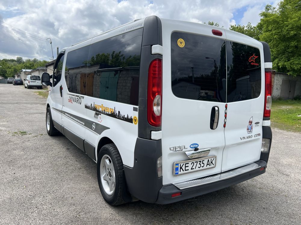 Opel Vivaro Long пассажир 9 мест , 2.0 мотор , 6 ступка ,