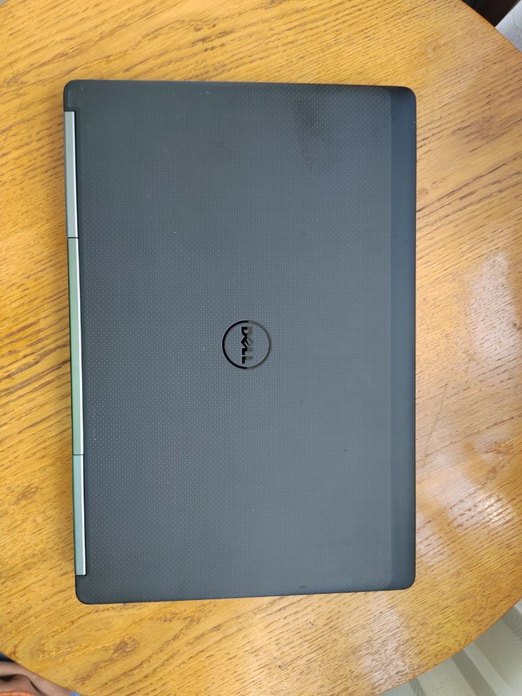Dell Precision 7710 - 17.3 FullHD/I7-6820HQ/M4000M/16/512