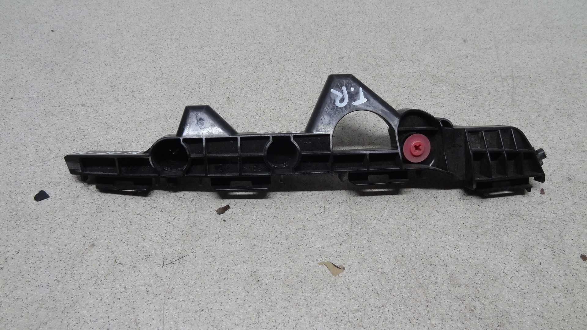 Toyota rav4 IV lift 15-18 ślizg zderzaka tył prawy