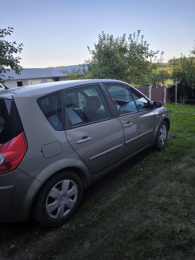 Автомобіль Renault megane scenic