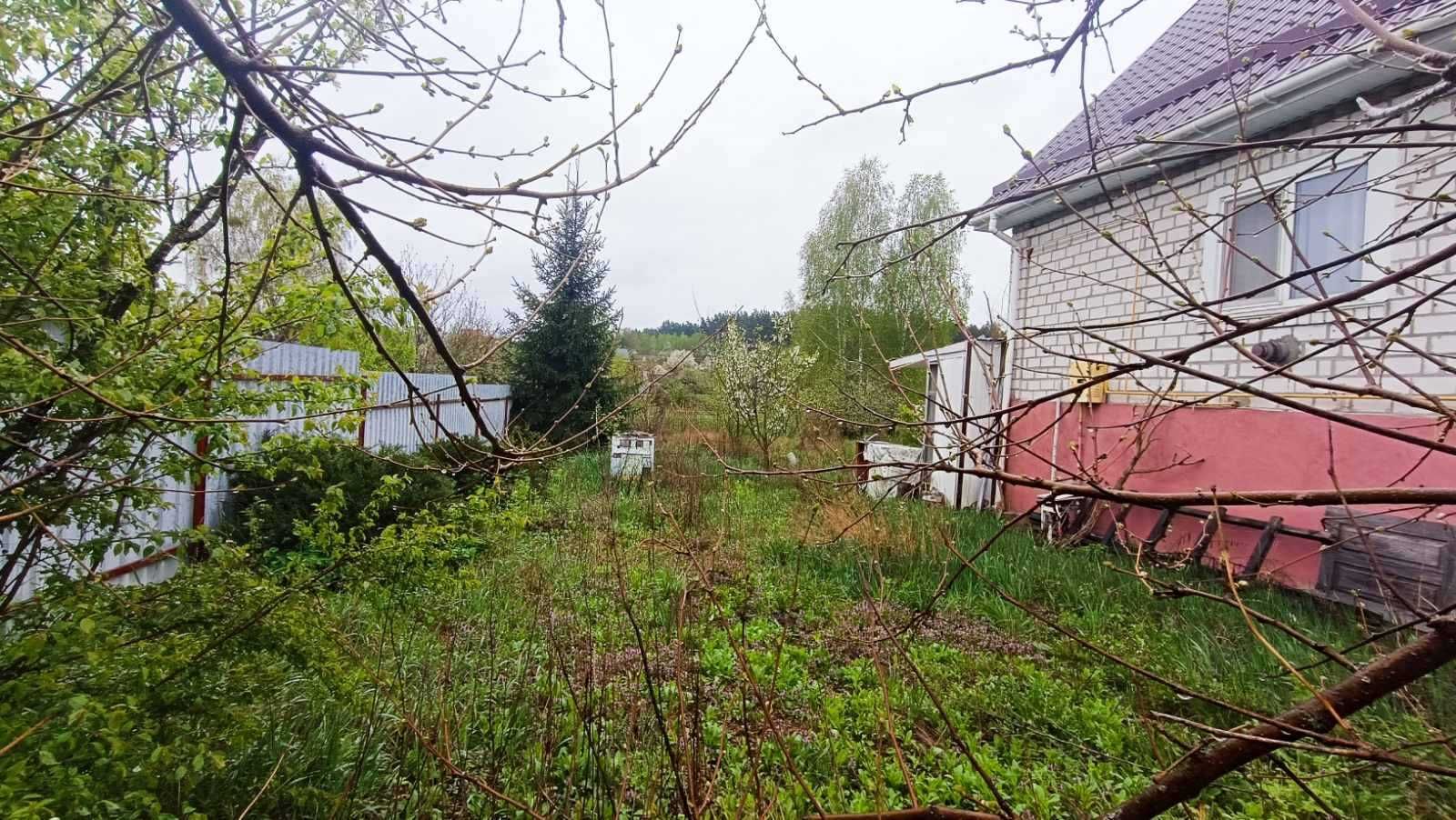 Заміський будинок для  відпочинку! Є газ, гараж, є вихід до річки.