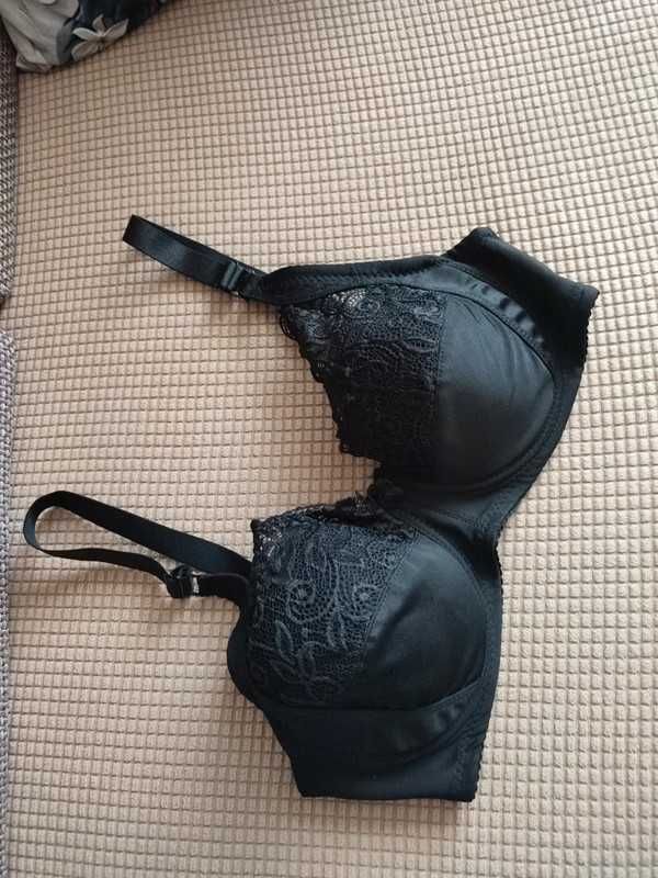 Biustonosz czarny damski 90D