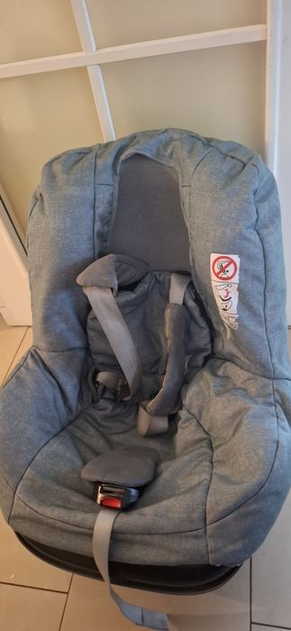 Maxi Cosi koloru szarego