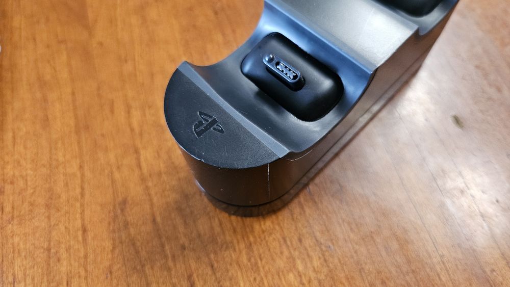 Oryginalna ładowarka stacja ładująca na pady do konsoli PlayStation so