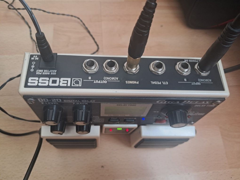 Boss DD-20 Giga Delay Przetwarza dźwięk, ALE NIE DAJE EFEKTÓW DELAY