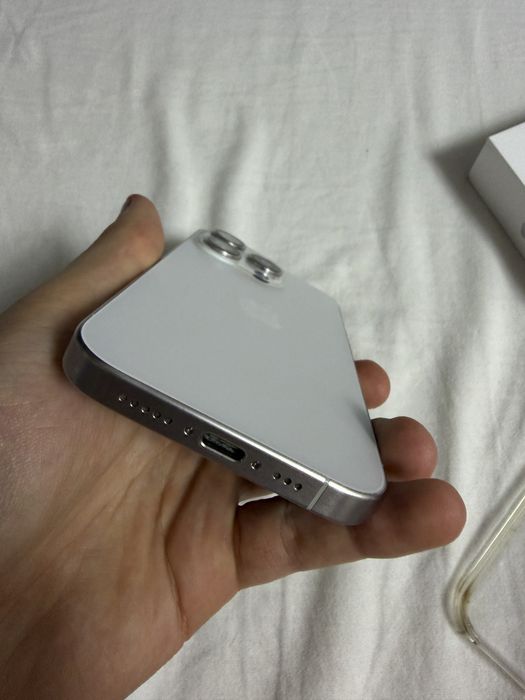 iPhone 15 Pro 128 GB • Biały • Stan idealny • Etui Apple Clear Case