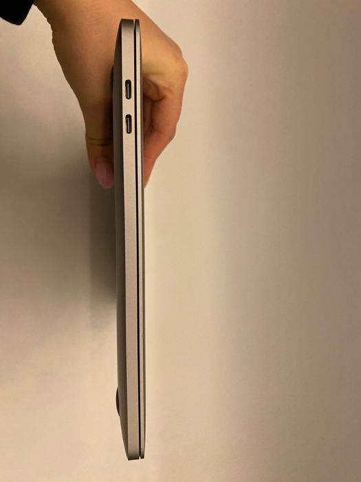 MacBook pro 13 M1 2020 8/256gb відмінний стан