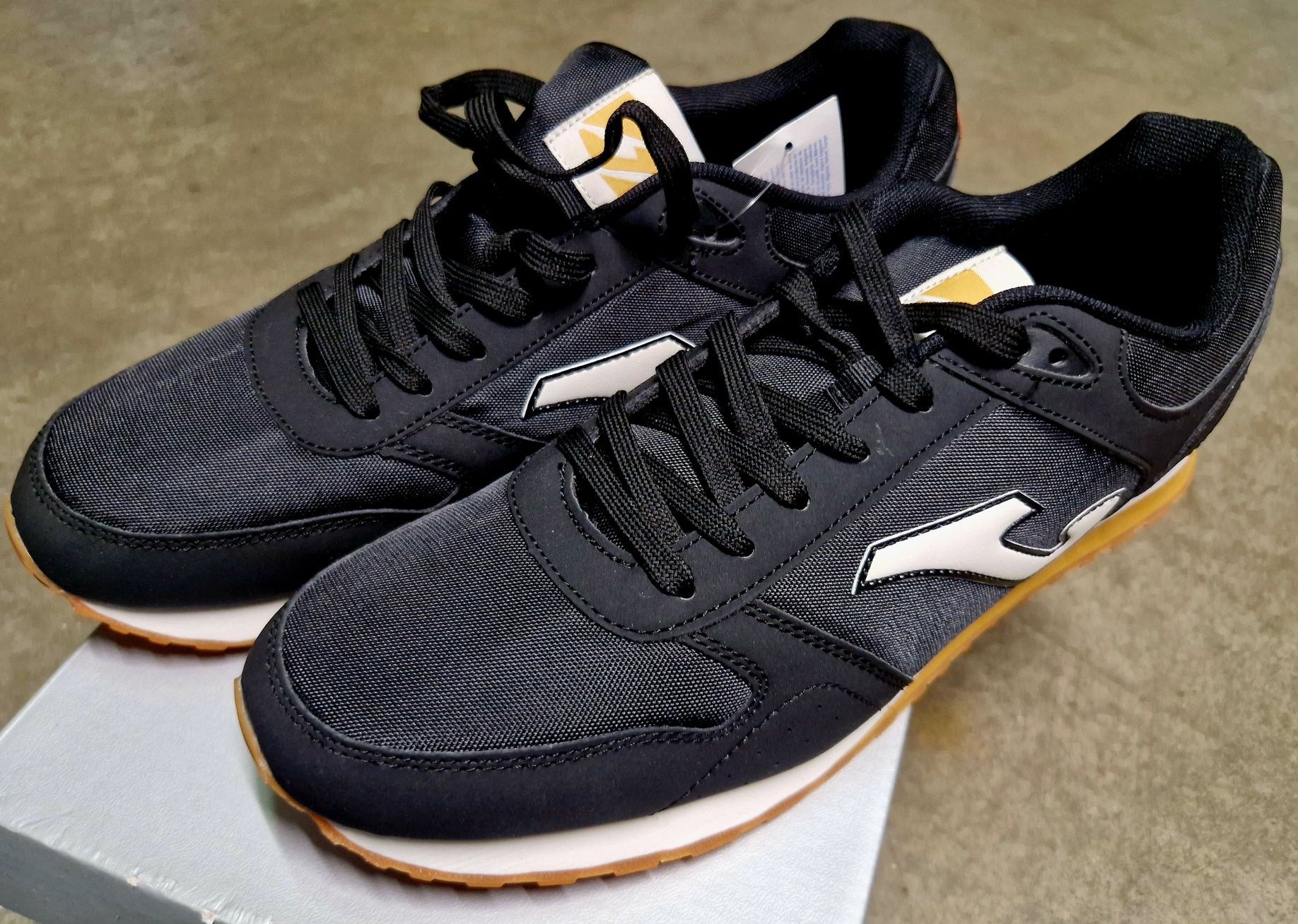 Tenis Joma novos na caixa com fatura
Excelente qualidade