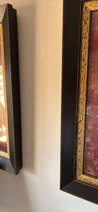 Quadros lindíssimos com flores em dourado e bordeaux