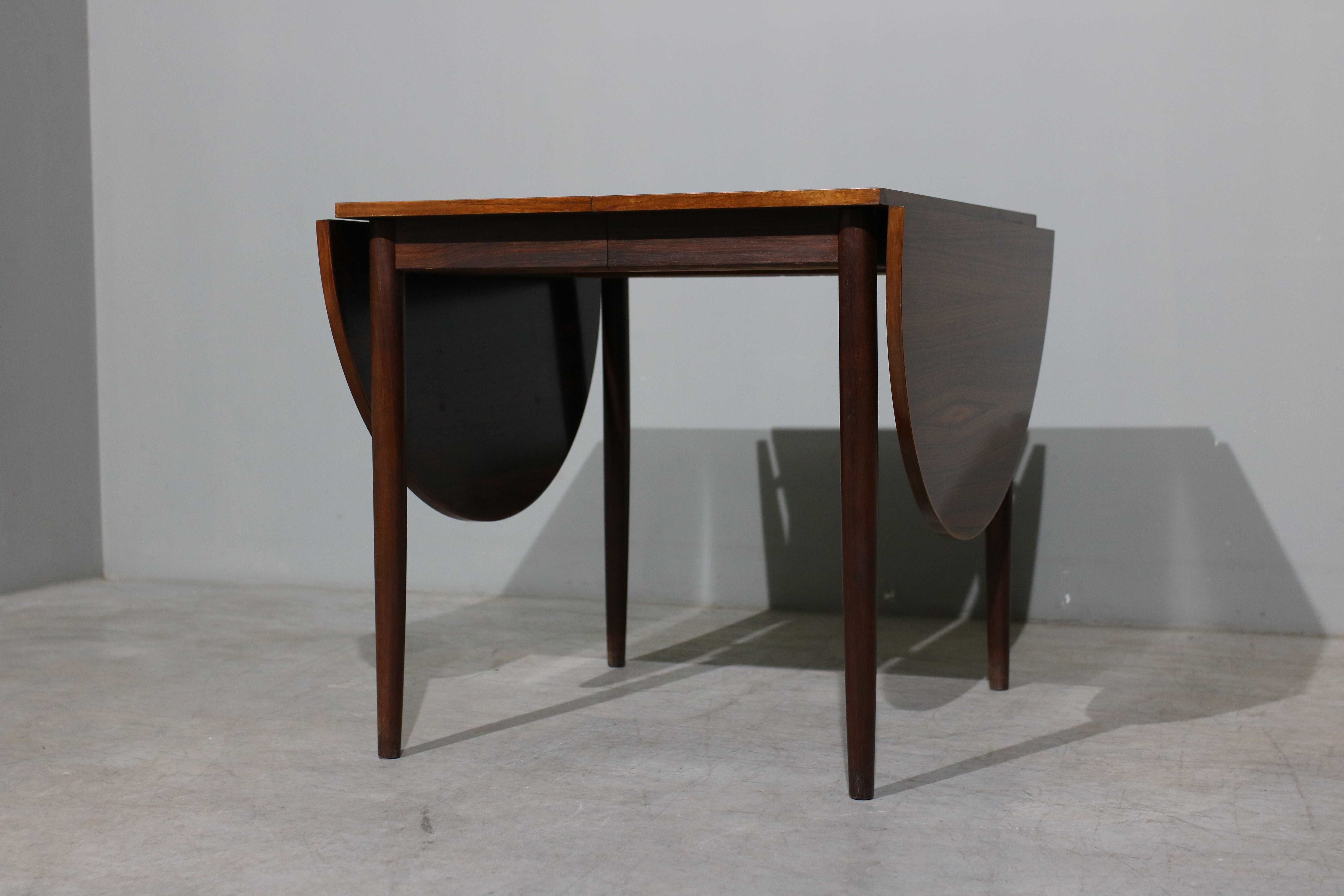 Mesa de jantar extensível em pau santo | Design Nórdico