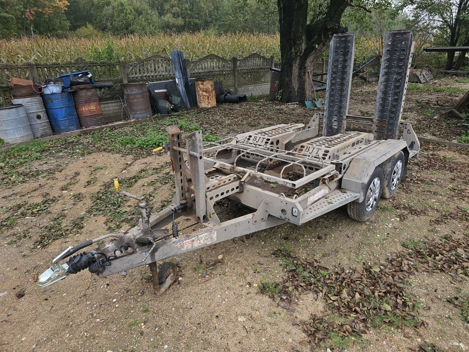 Przyczepa 2700kg do transportu minikoparek Brian James, Indespension