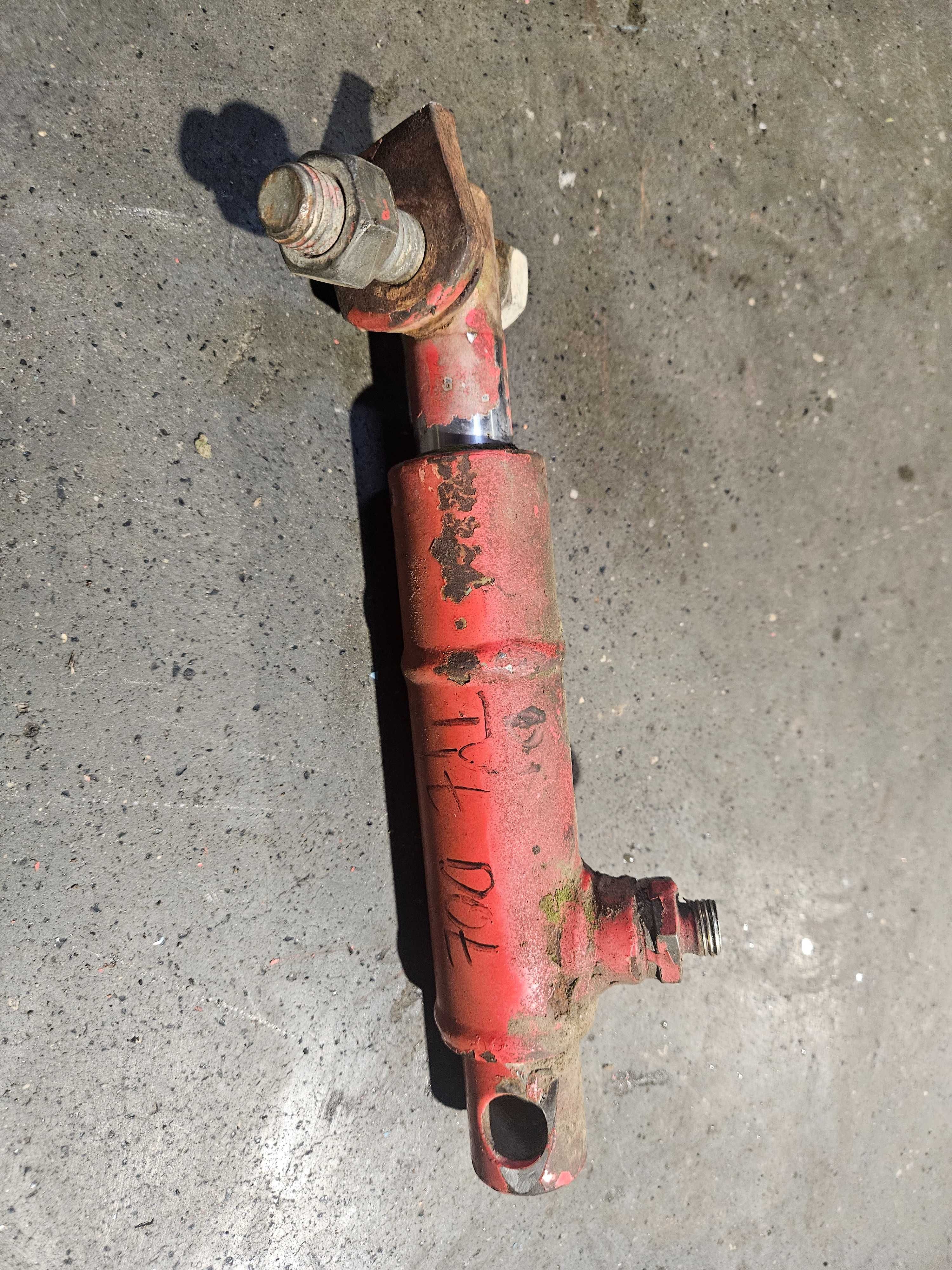 Siłownik Siłowniki Przyczepa Mengele Garant LW 535 Tłok Cylinder T Dół