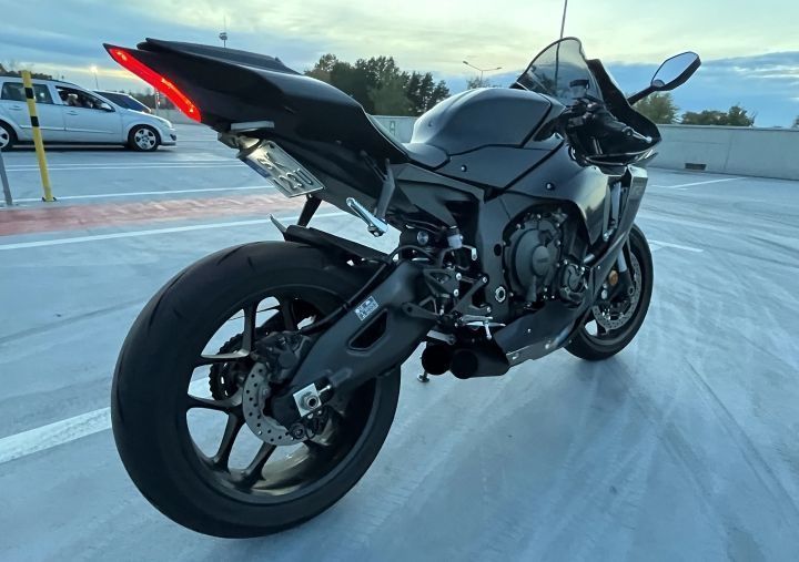 Yamaha R1 2021 року