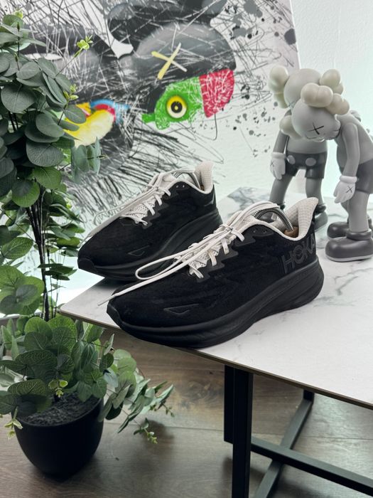 Кросівки Hoka Clifton 9 42 розмір Е6530