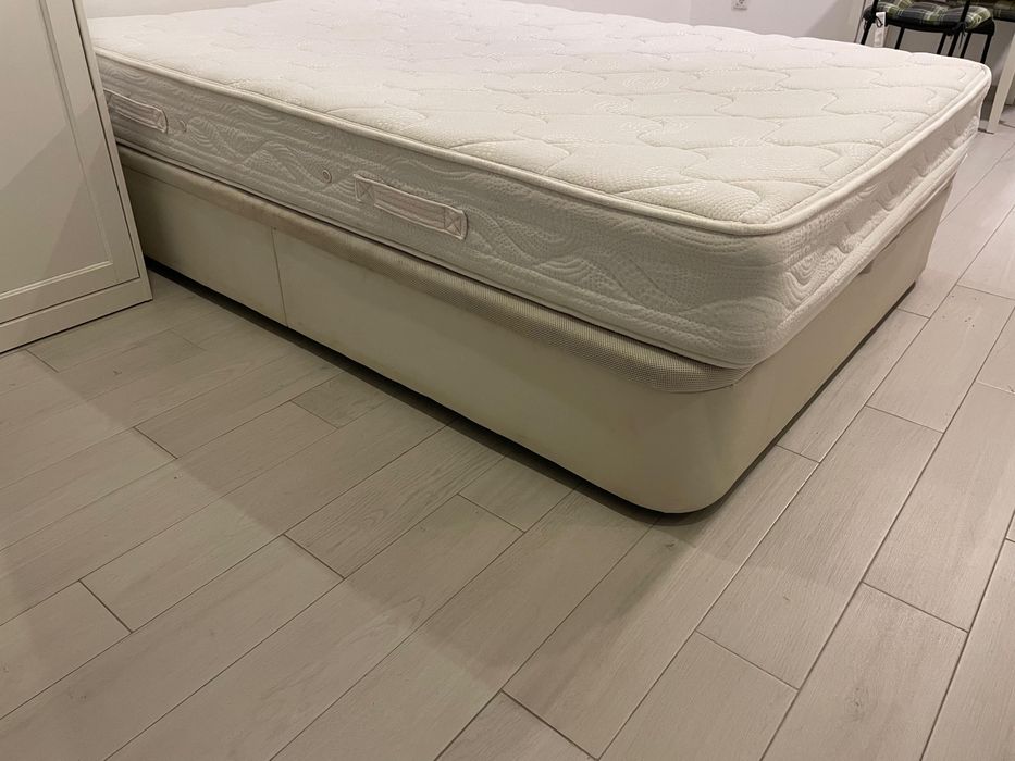 Cama sommier com estrado elevatório