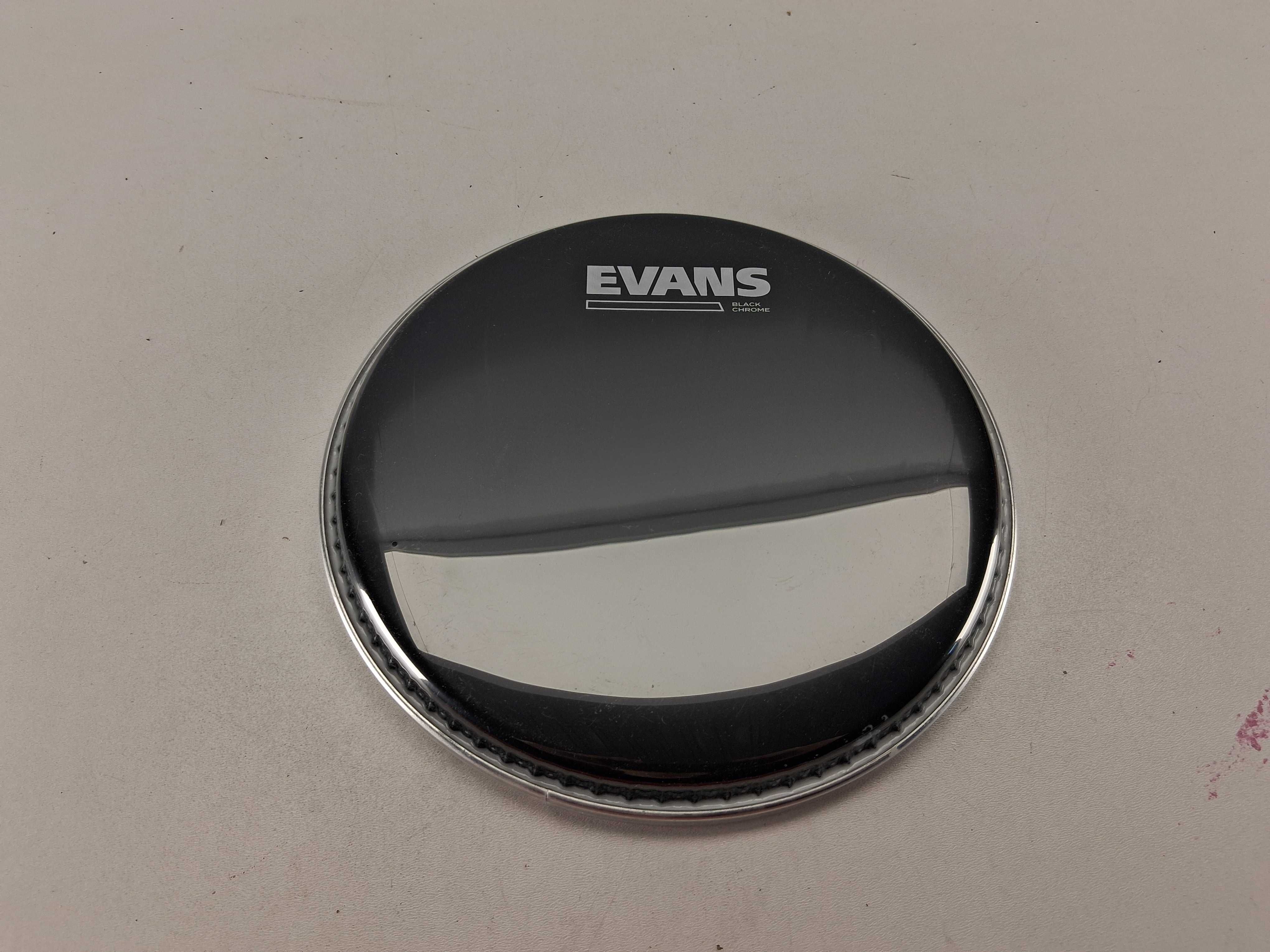 J008 Membrana Naciąg Perkusyjny Evans Black Chrome 8 Cali