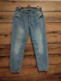 Jeansowe spodnie ze ściągaczami