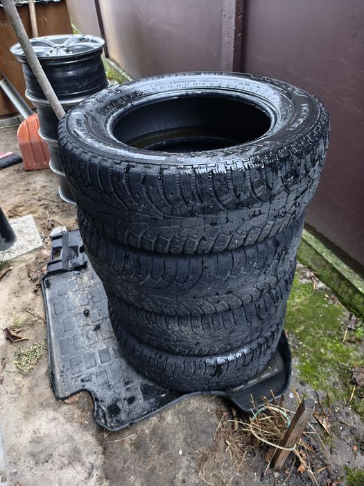 Шини Nokian 235*65*r17 зимові
