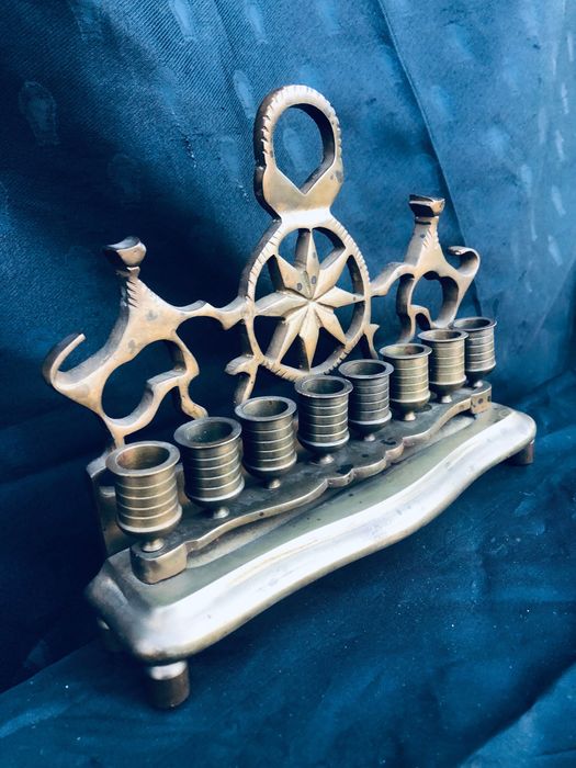 Świecznik mosiężny