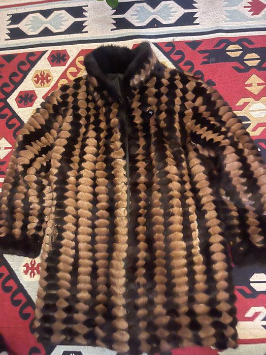 Жіночий норковий полушубок-автоледі.