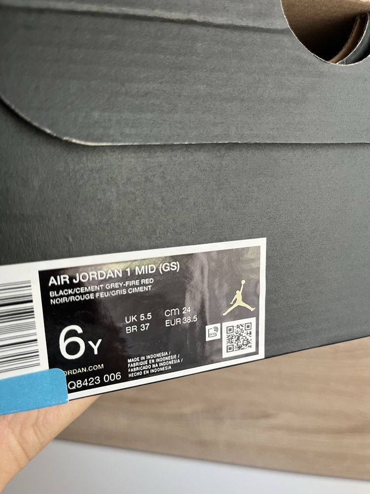 Jordan 1 mid Bred Shadow