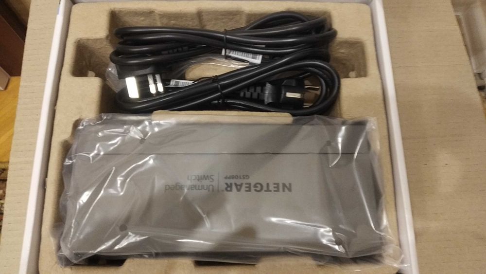 NETGEAR GS108PP-100EUS некерований гігабітний комутатор