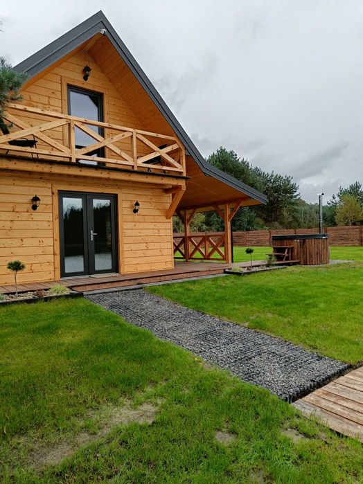 Domek nad stawem balia z jacuzzi łowisko