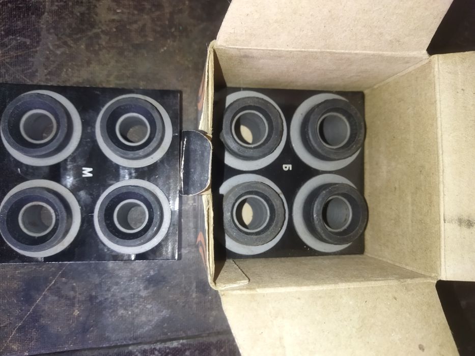 Сайлентблоки важелів передньої підвіски ВАЗ 2101  2107 (8 шт верх+низ)