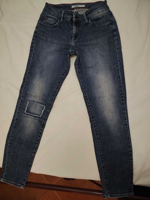Roupa usada em bom estado