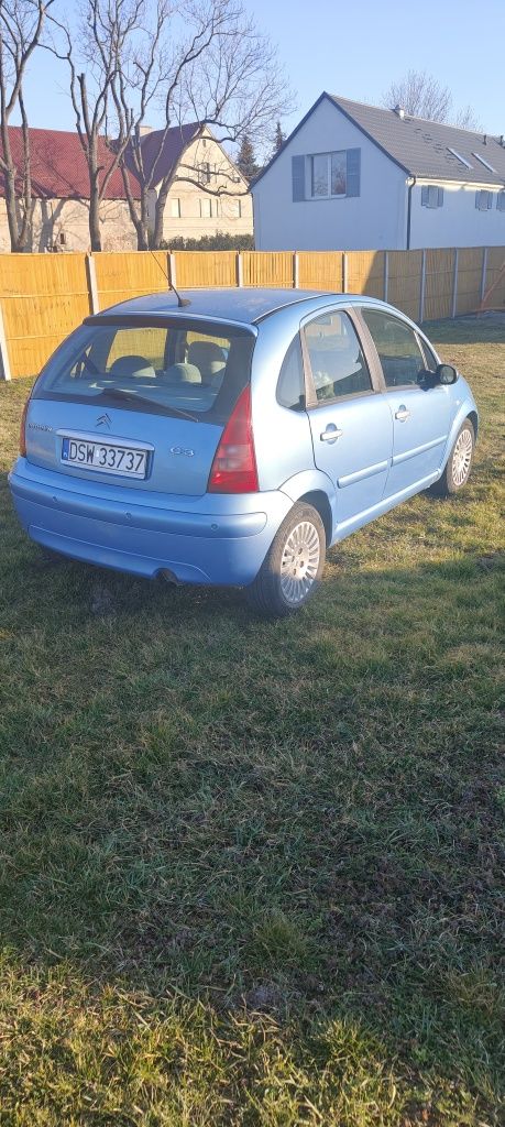 Błękitny Citroen C3