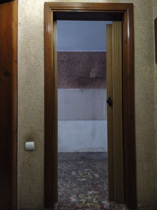 Дверна коробка деревʼяна з розсувними дверима