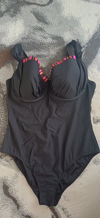 nowy stroj kąpielowy r. 95 E