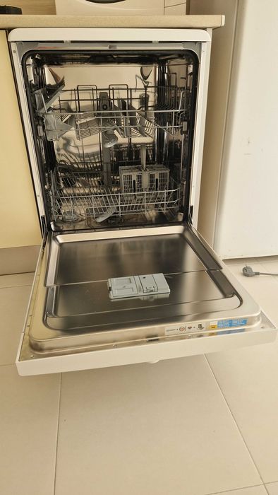 Máquina de Lavar Loiça, Indesit, modelo DFE 1B1913, nova