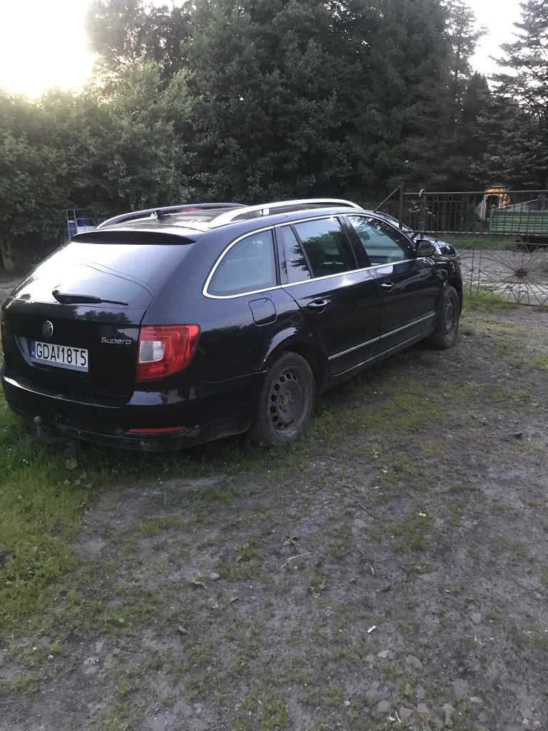 Skoda Superb uszkodzona