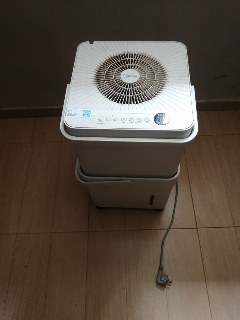 Desumificador Midea Cube 20L