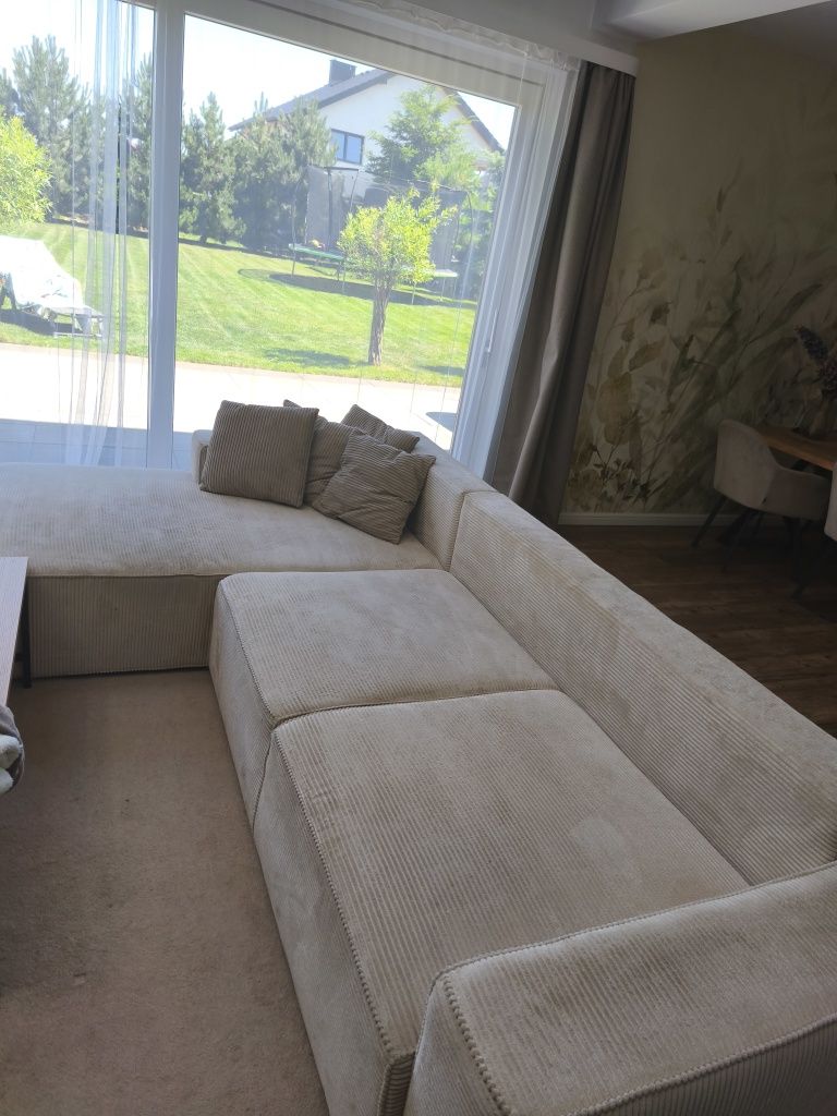 Beżowa sztruksowa kanapa narożnik duży sofa  funkcja spania