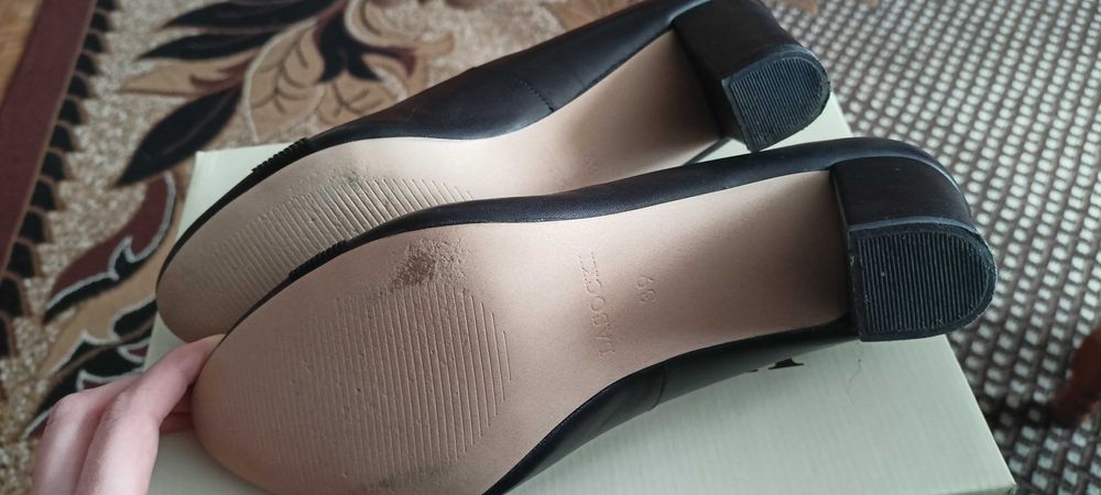 Skórzane czółenka Lasocki