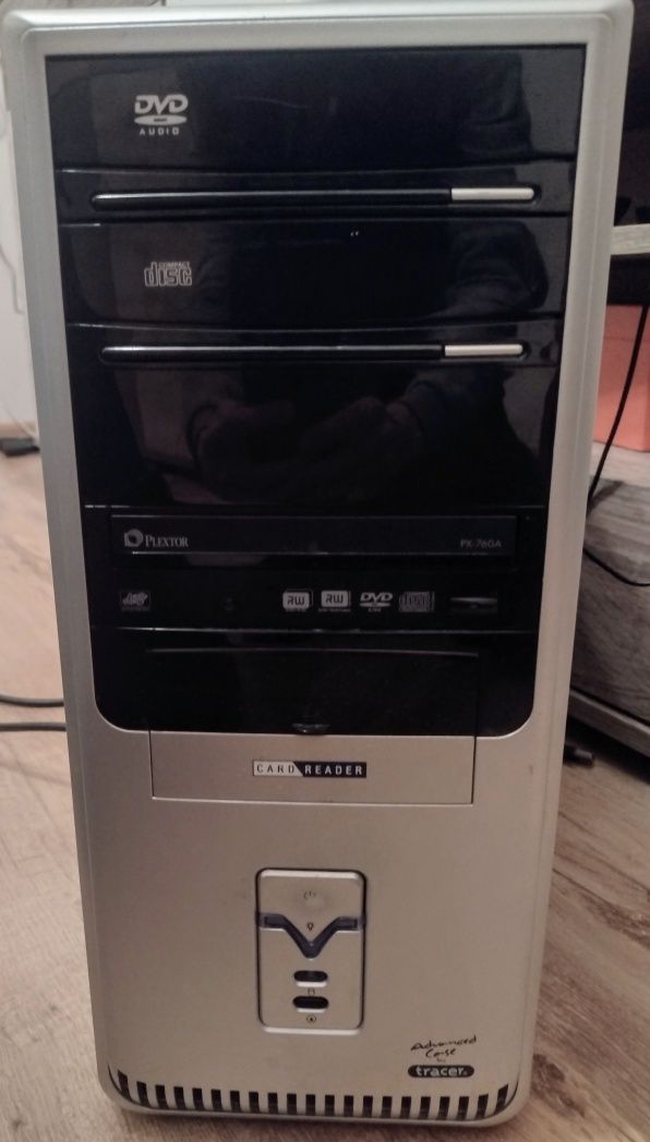 Komputer stacjonarny, monitor klawiatura mysz