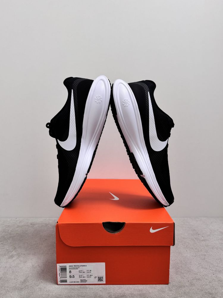 Кросівки Nike Revolution 8 HJ9198-003