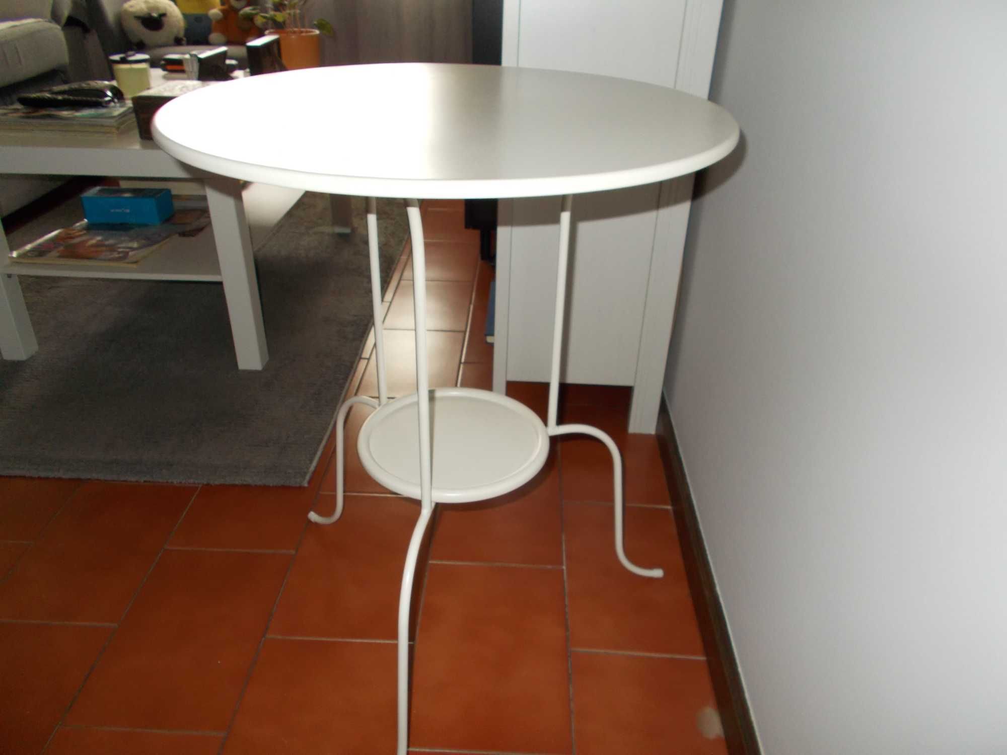 Mesa em ferro lacada branca M/ bom estado