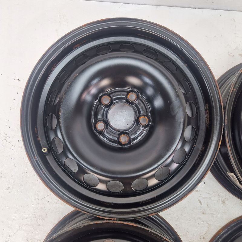 Felgi Stalowe Accuride 5,5j 15" 5x100 Et40 V