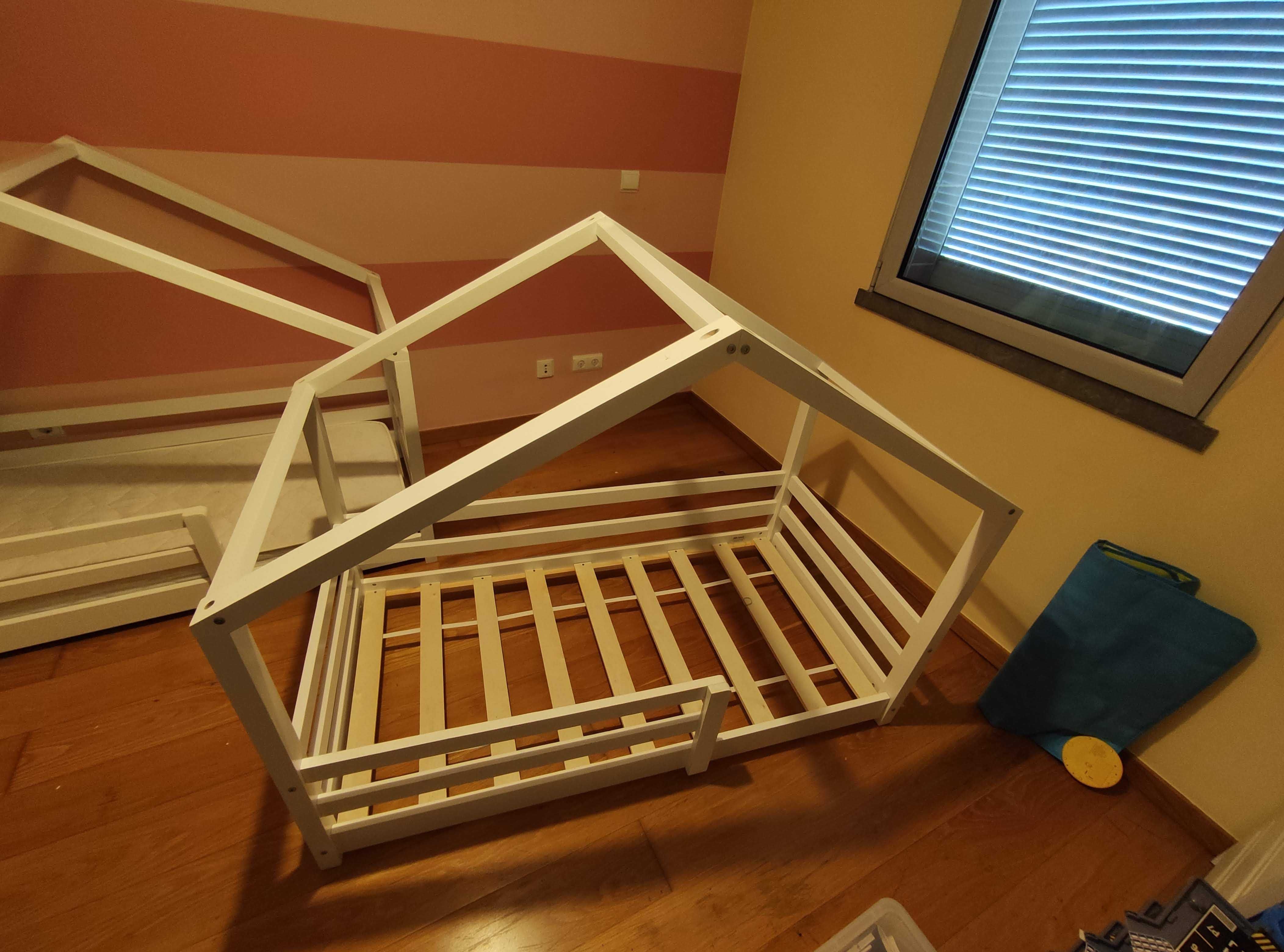 Cama Infantil Montessori 70x140 cm – Casinha em Madeira de Pinho