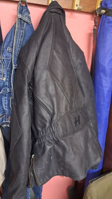 Продам кожаную женскую куртку