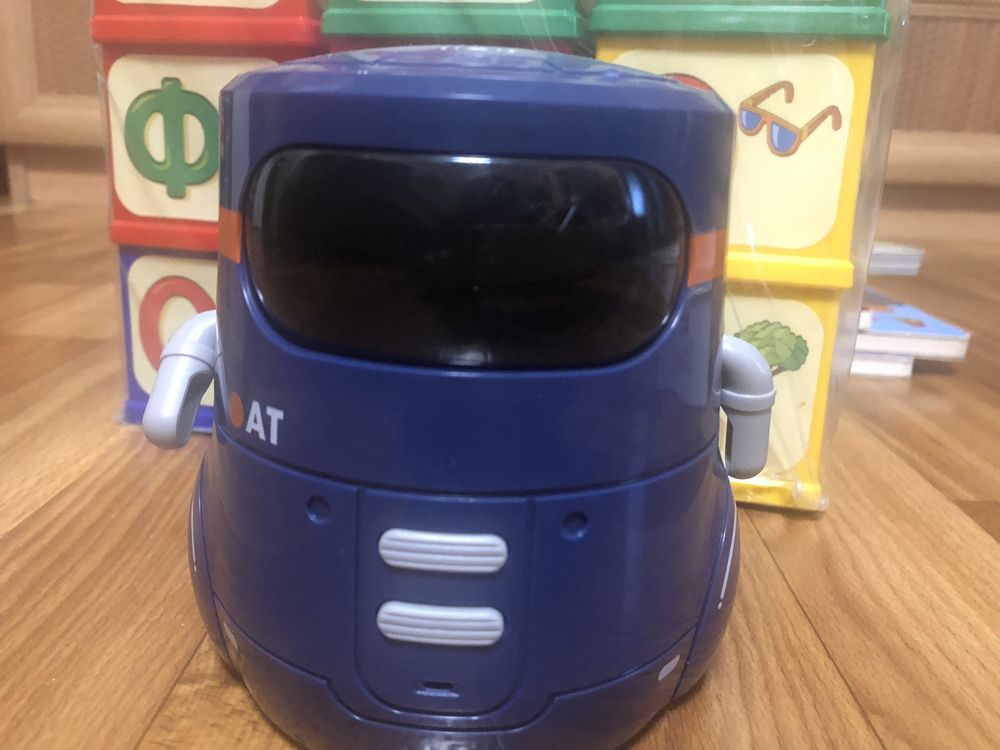 Інтерактивний Робот для навчання та гри
