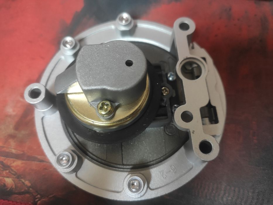 Крышка бака врезная