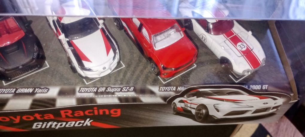 Zestaw modeli Majorette Toyota Racing Giftpack 5 modeli Nowe