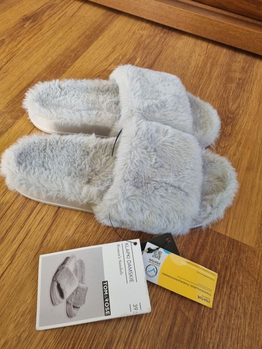 Ciepłe kapcie Puchatek Tom& Rose 39 nowe futerko