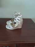 Sapatos/ sandália de cunha com atilhos para as pernas