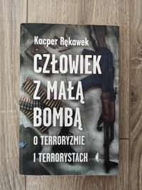 Książka "Człowiek z małą bombą" Kacper Rękawek