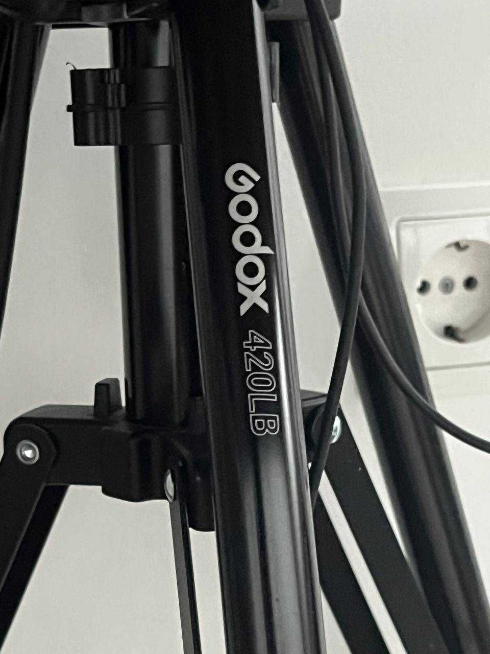 Студійне освітлення Godox SL100D + штатив Godox 420LB + софтбокс